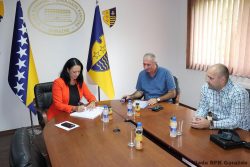 Potpisan Ugovor o realizaciji projekta “Izvođenje radova na rekonstrukciji krova zgrade u ulici Mevsuda Bajića Baje u Vitkovićima”