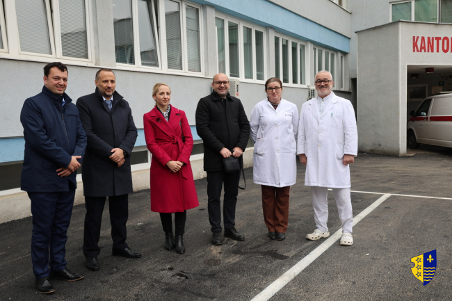 Zvanično okončani radovi na uređenju parking prostora ispred JU Doma zdravlja “dr. Isak Samokovlija” i JZU “Kantonalna bolnica” u Goraždu