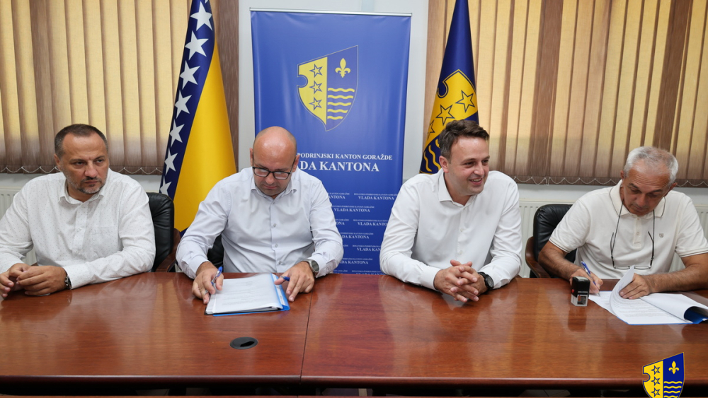 Potpisan ugovor o realizaciji projekta „Izvođenje radova na sanaciji i rekonstrukciji prostorija Kulturno-umjetničkog društva „Azot“ Vitkovići“